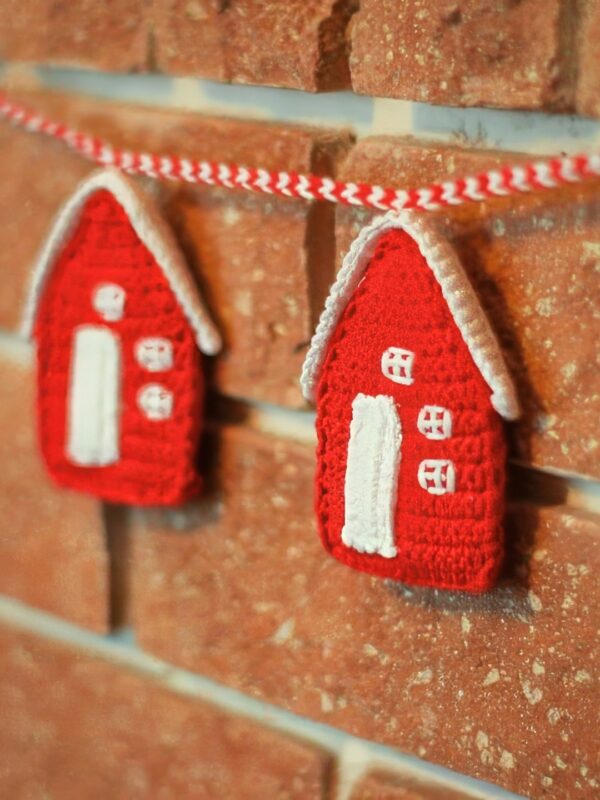 Christmas House Garland Free Crochet Pattern