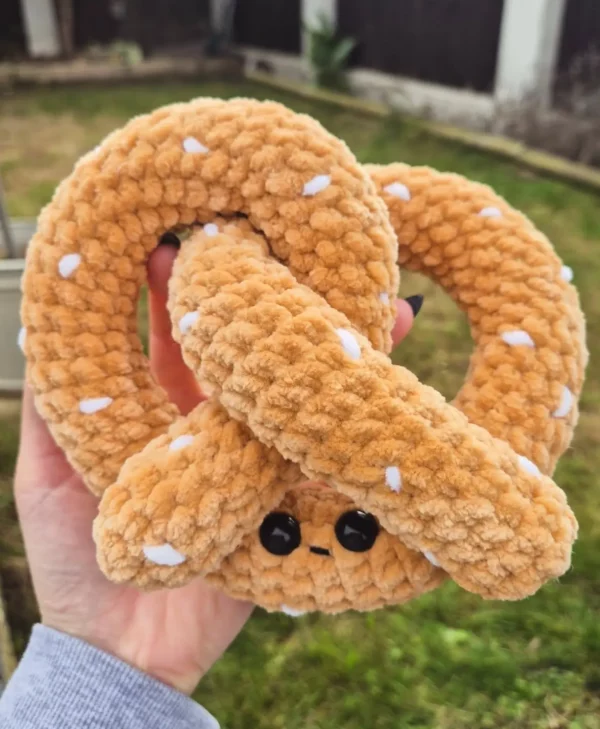 Cozy Pretzel Free Crochet Pattern