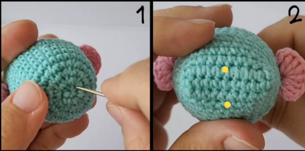 Insert the yarn from bottom to top in the middle, turn back 3 stitches apart