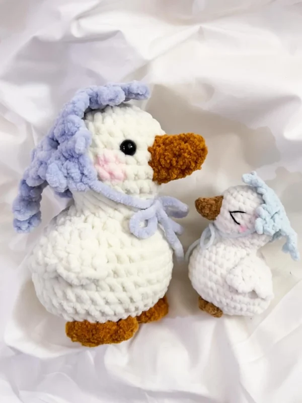Little Bonnet Duckling Amigurumi Free Crochet Pattern