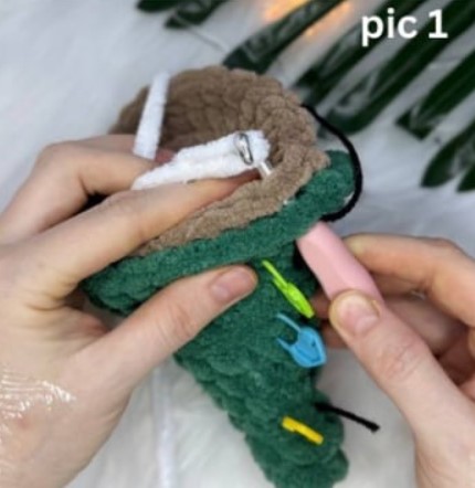Using white yarn, join at the point where R11 ended