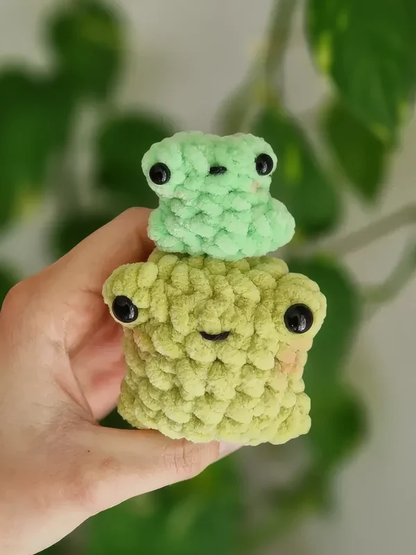 Lovely Froggy Trio Free Crochet Pattern