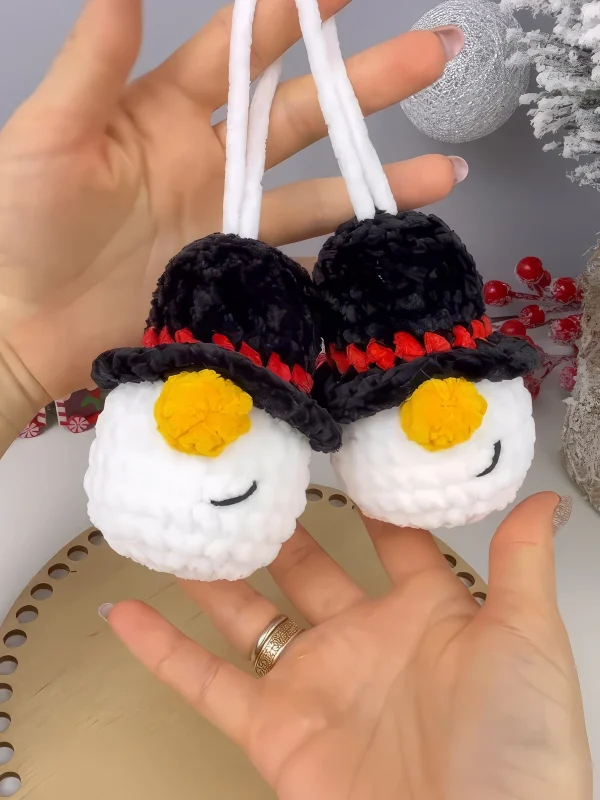 Snowman with Top Hat Christmas Tree Ornament Free Pattern